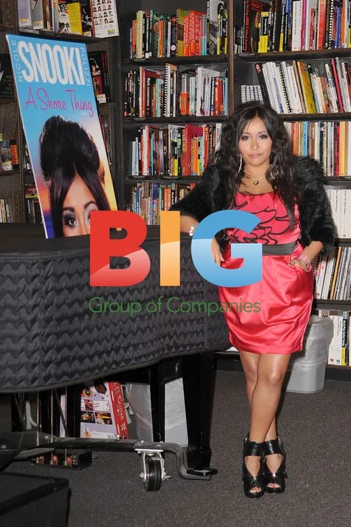 Snooki Signing 'A Shore Thing' at Borders