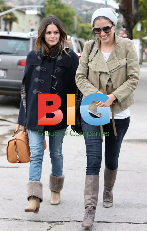 Rachel Bilson in Cape with Friend
