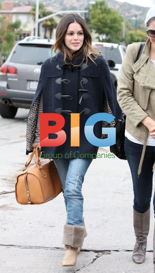 Rachel Bilson in Cape Out with Friend