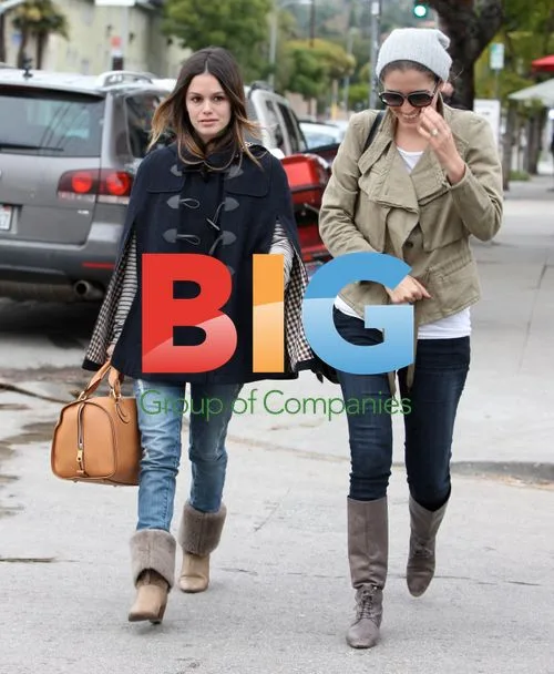 Rachel Bilson out in cape