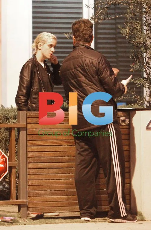 Sam Ronson Picks Up Package at Lindsay Lohan's House