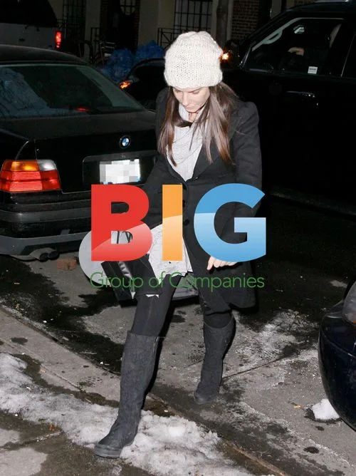 Sandra Bullock Arrives Home in New York