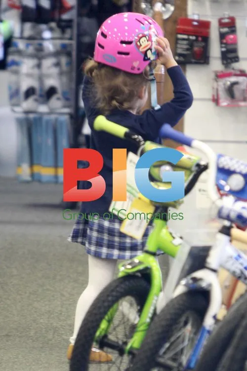 Jessica Alba and daughter Honor bike
