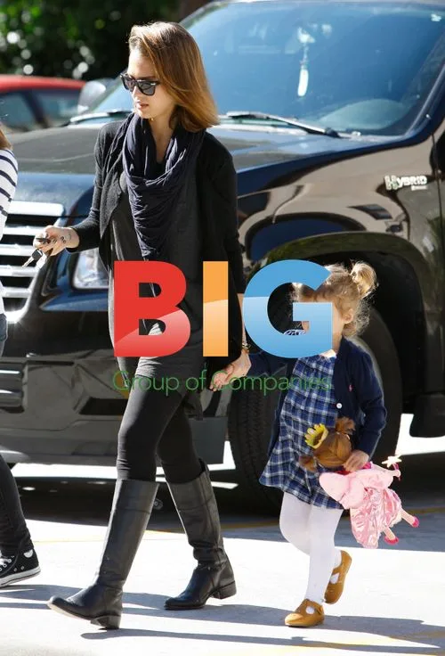 Jessica Alba Takes Honor to Bike Shop