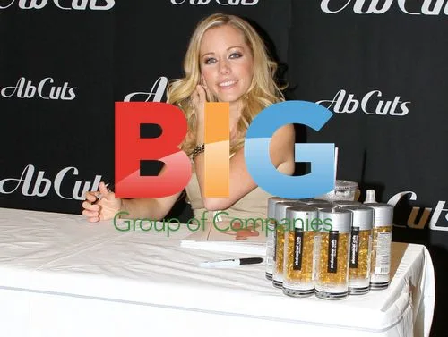 Kendra Wilkinson Promotes GNC's Ab Cuts