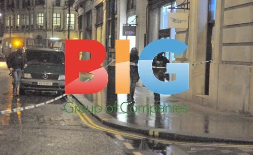 Police raid Accessorize store in London