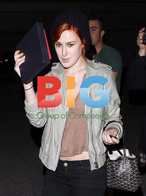 Rumer Willis visits hair salon