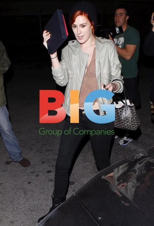 Rumer Willis Leaves Hair Salon with Redder Hair