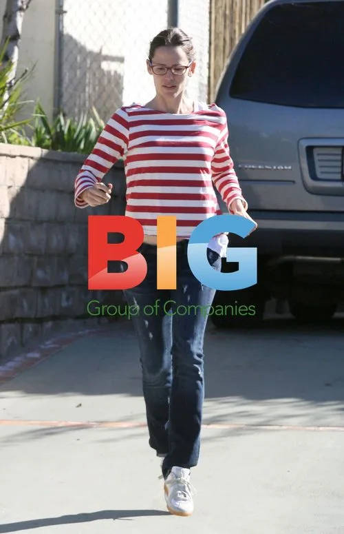 Jennifer Garner Leaving Friend's House