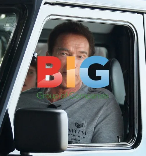Arnold Schwarzenegger Shopping with Family