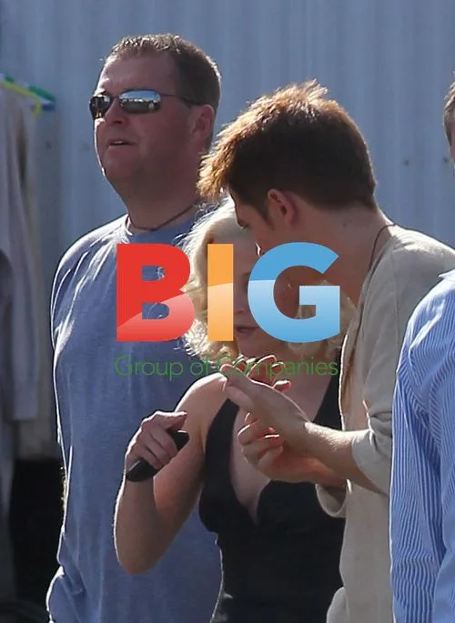 Reese Witherspoon and Robert Pattinson on Water For Elephants Set