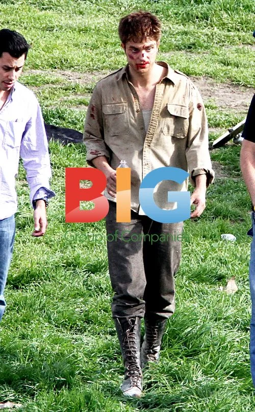 Robert Pattinson Bloodied on 'Water for Elephants' Set