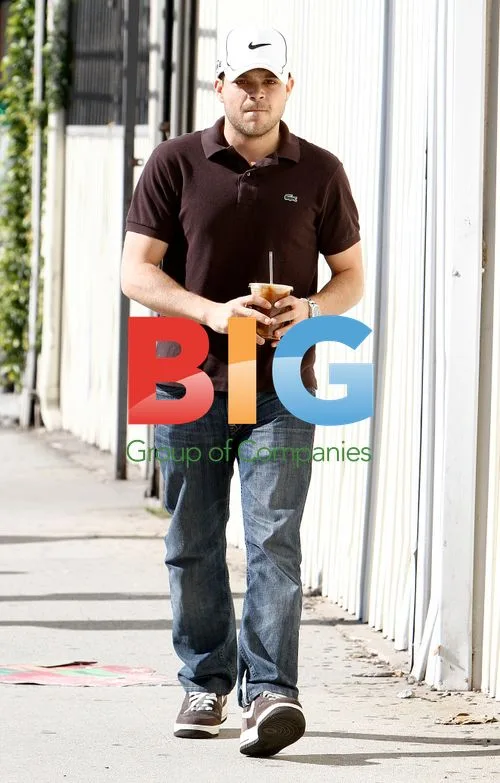 Jerry Ferrara Leaves Kings Road Cafe