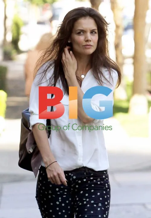 Katie Holmes in Brentwood, LA