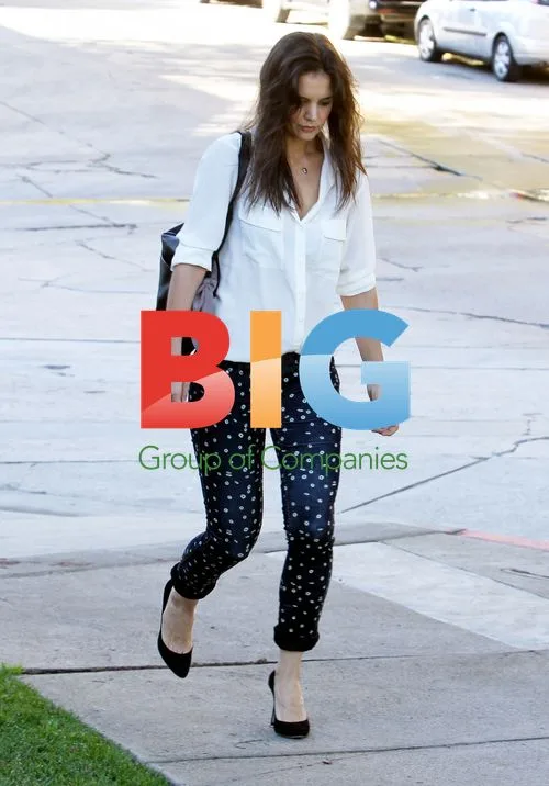 Katie Holmes in Brentwood