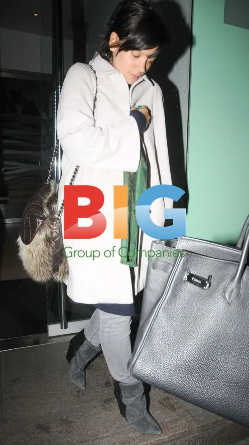 Lily Allen Leaves Nobu in London