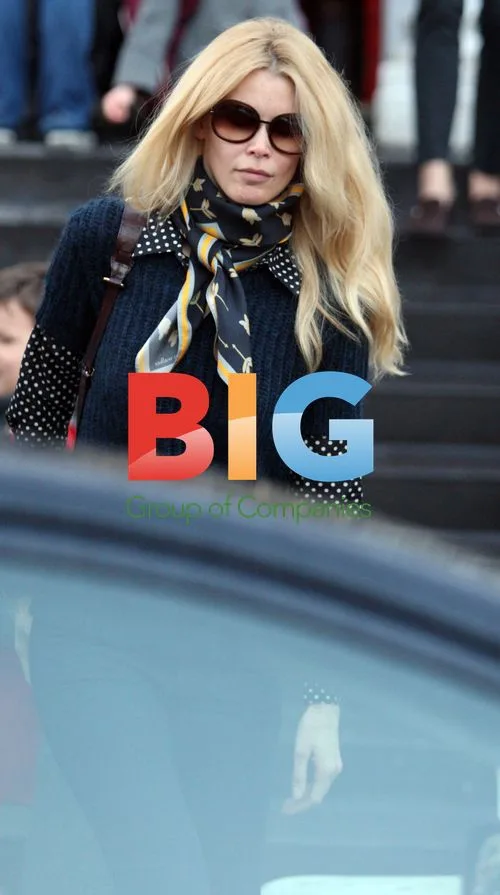 Claudia Schiffer Takes Daughter to School