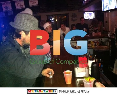 Orlando Bloom Drinking at Pikey's Bar