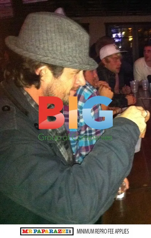 Orlando Bloom Celebrating Newborn