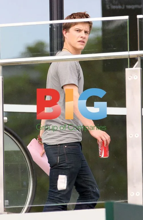 Xavier Samuel on 'A Few Best Men' set