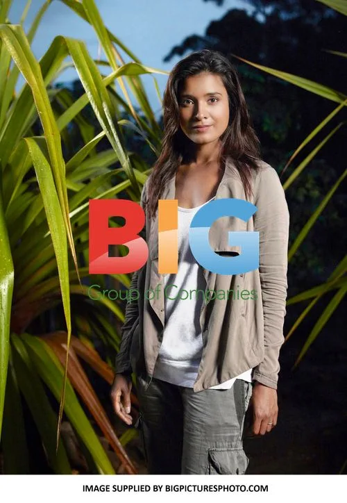 Shelley Conn as Elizabeth Shannon in Terra Nova