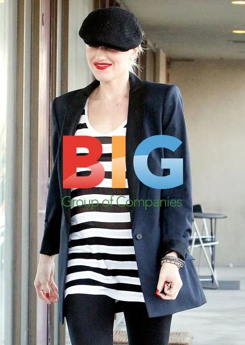 Gwen Stefani visits friend with L.A.M.B. bag