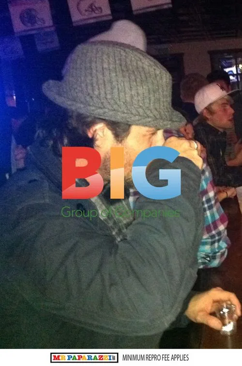 Orlando Bloom Celebrates Newborn at Bar