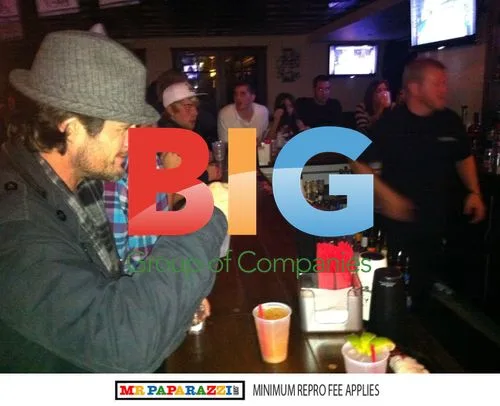 Orlando Bloom Drinks at Pikey's Bar