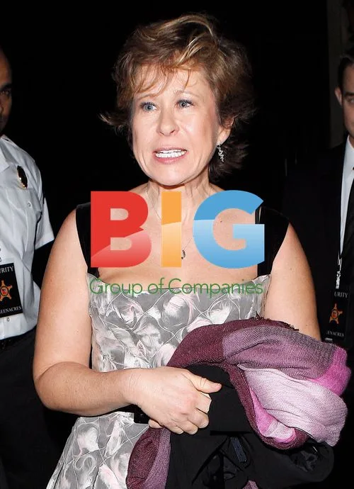 Yeardley Smith Leaving Elton John Concert