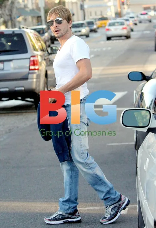 Ken Paves Heads to Salon in LA