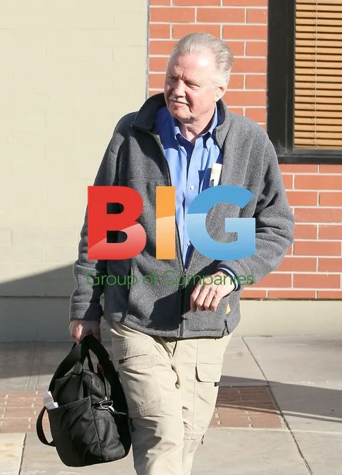 Jon Voight leaving Good Earth in California
