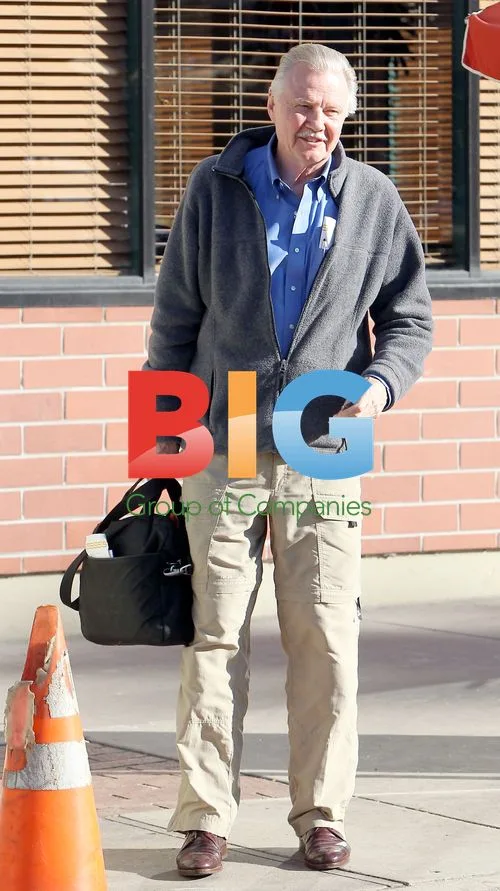 Jon Voight leaving Good Earth in Studio City