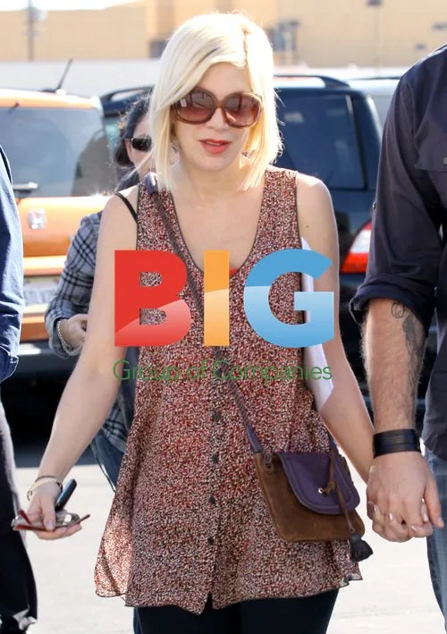 Tori Spelling and Dean Mcdermott Shopping