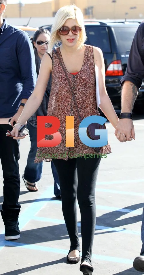 Tori Spelling and Dean Mcdermott Shop in LA