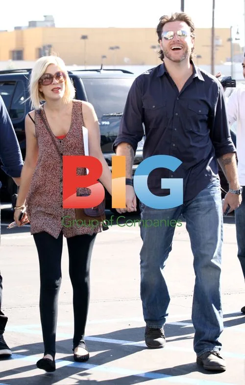Tori Spelling and Dean McDermott Shop in LA