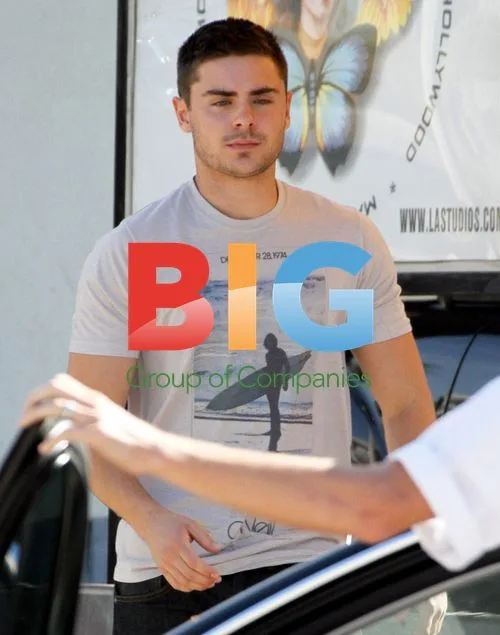 Zac Efron Spotted With New Haircut