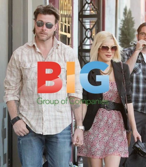 Tori Spelling and Dean McDermott Shopping