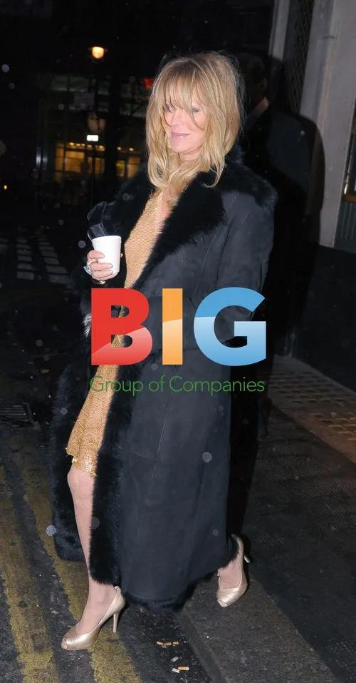 Goldie Hawn Leaving London Restaurant