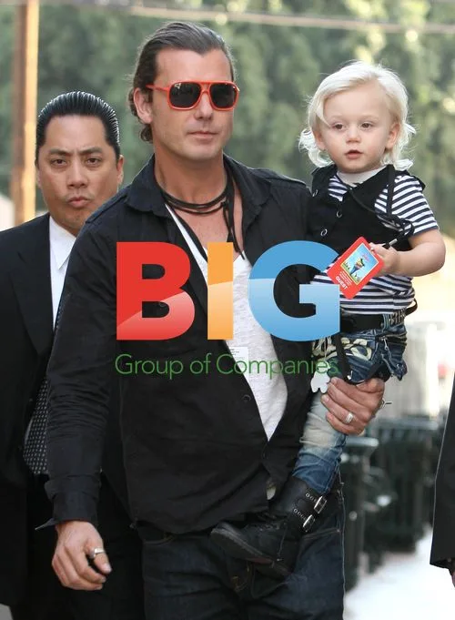 Gavin Rossdale takes sons to Gnomeo premiere