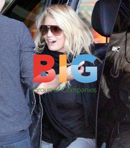 Jessica Simpson Arrives at Studio