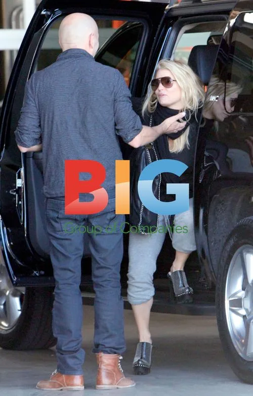 Jessica Simpson Arrives at Studio