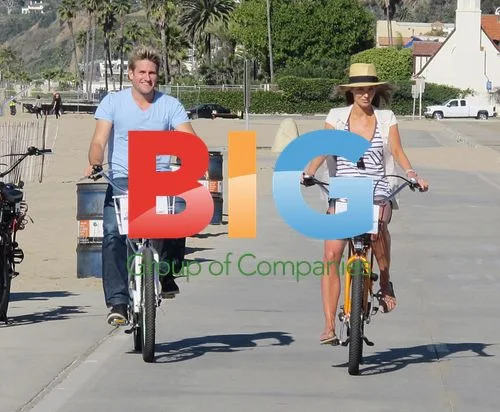 Celebrity Chef Curtis Stone and Model Jennifer Hawkins Bike Ride