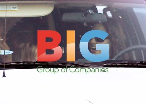 Angelina Jolie Driving with Twins in LA