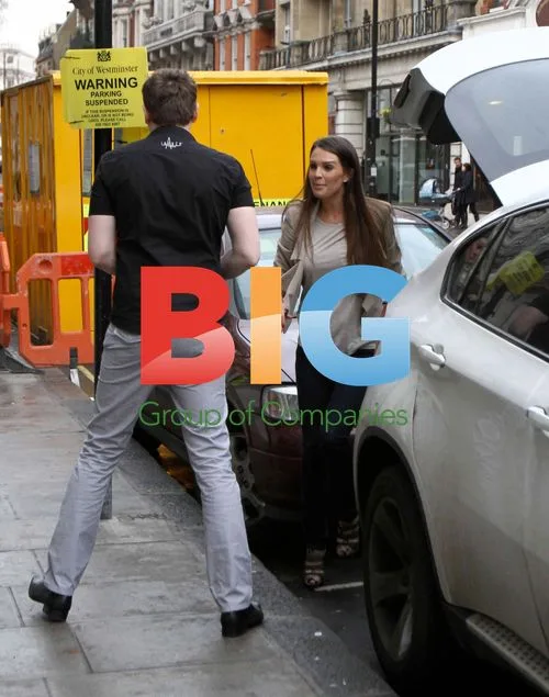 Danielle Lloyd Gets Extensions in London