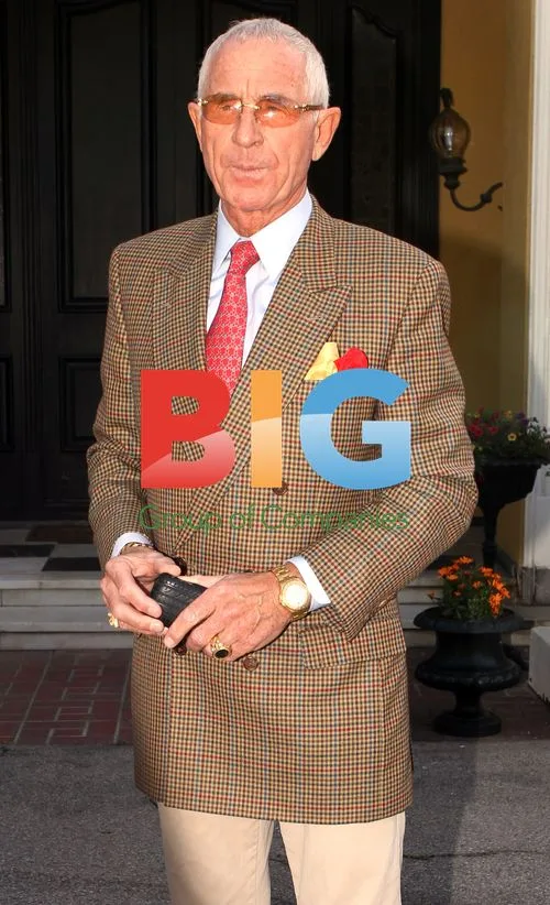 Zsa Zsa Gabor Puts Beverly Hills Mansion on Market
