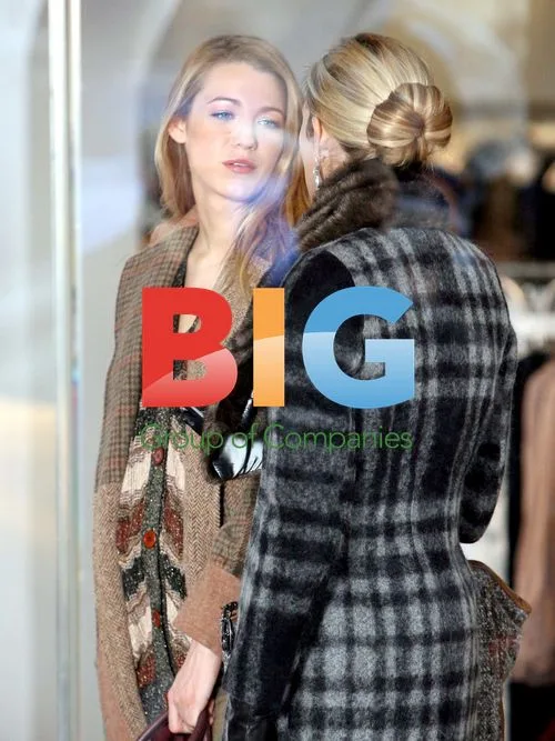 Kelly Rutherford and Blake Lively filming Gossip Girl