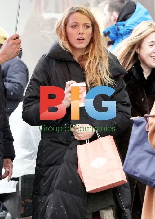 Kelly Rutherford and Blake Lively filming Gossip Girl
