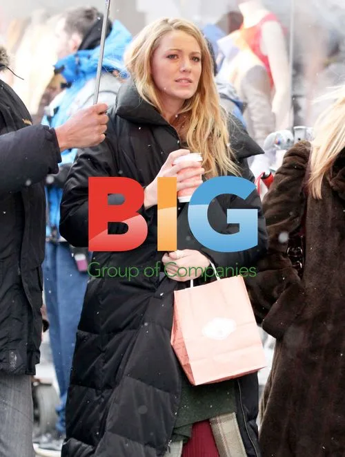 Kelly Rutherford and Blake Lively on Gossip Girl Set