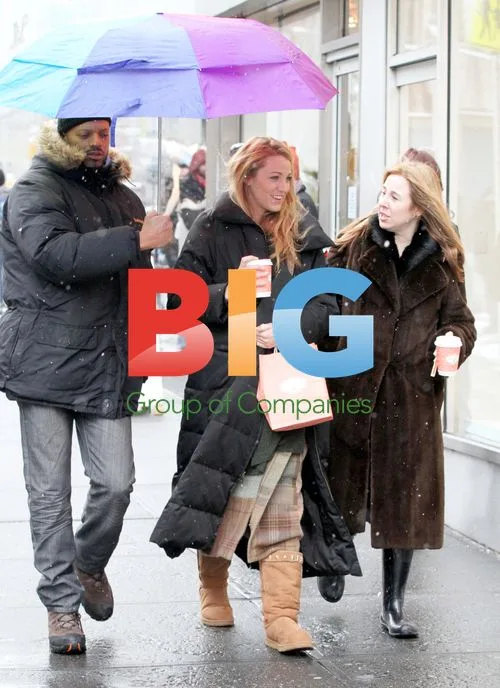Kelly Rutherford & Blake Lively on Gossip Girl Set