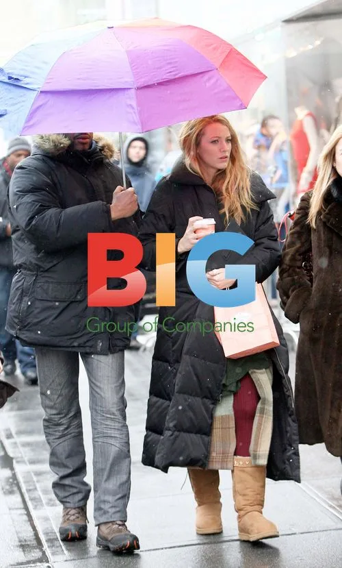 Kelly Rutherford and Blake Lively on Gossip Girl Set